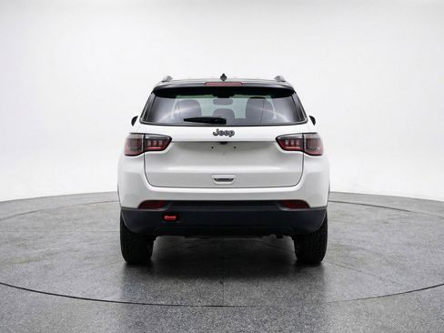 Used 2025 Jeep Compass Trailhawk AWD/4WD image 7
