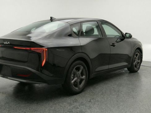 Used 2025 Kia K4 LXS image 9