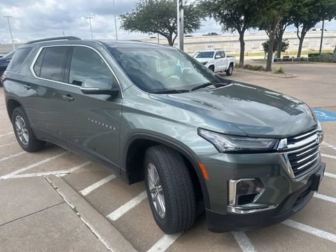 Used 2023 Chevrolet Traverse LT FWD image 4