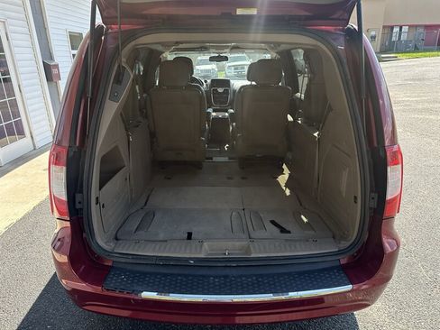 Used 2012 Chrysler Town & Country Touring w/ Entertainment Group #1 FWD image 9