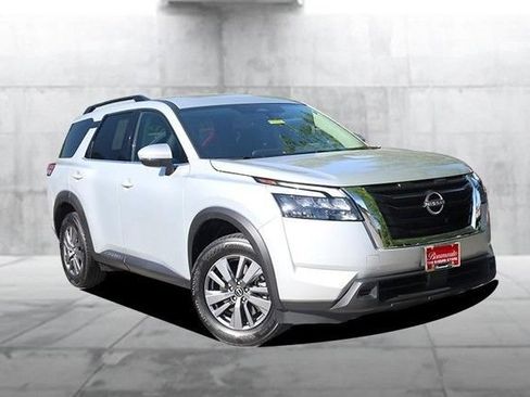 Certified 2025 Nissan Pathfinder SV FWD image 2