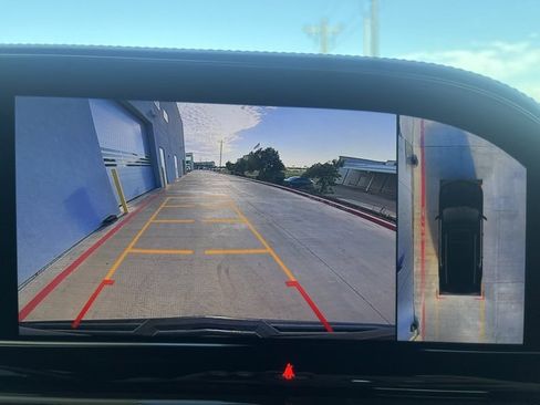 Used 2022 Cadillac Escalade ESV Premium Luxury Platinum image 12