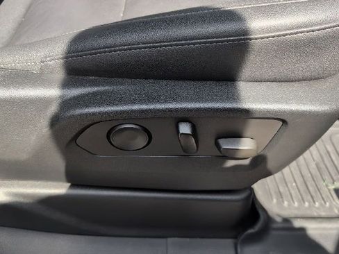 Used 2022 Chevrolet Tahoe Z71 w/ Luxury Package image 11