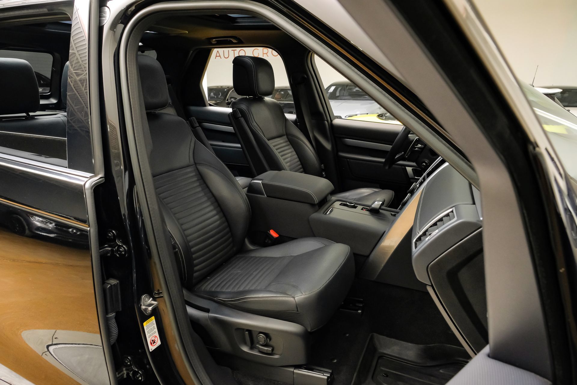 Used 2023 Land Rover Discovery S R-Dynamic AWD/4WD image 38