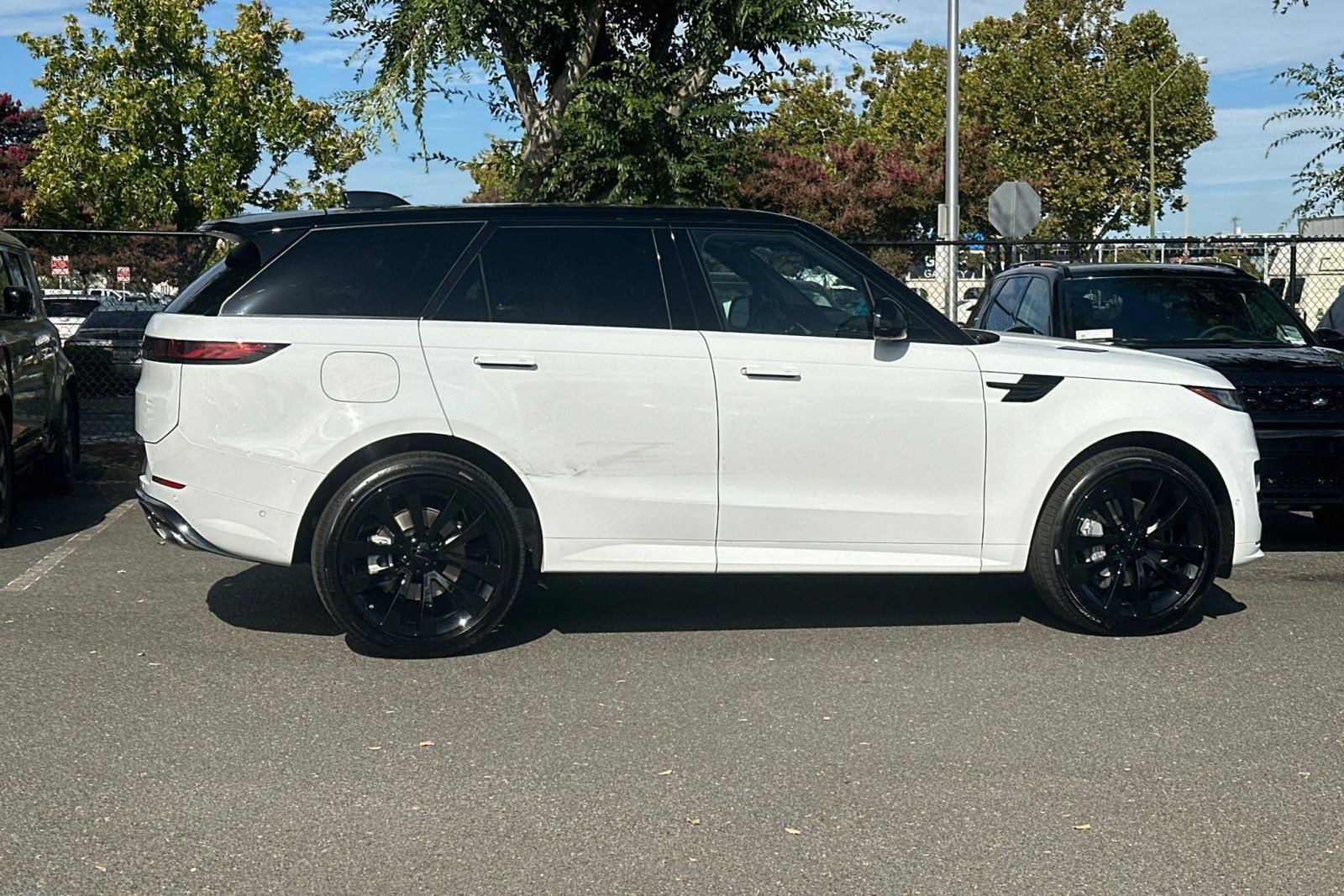 New 2026 Land Rover Range Rover Sport Dynamic SE AWD/4WD image 7