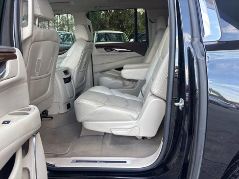 Used 2017 Cadillac Escalade ESV Premium Luxury image 13