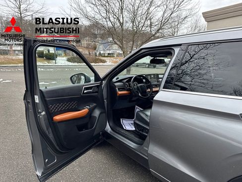 Used 2022 Mitsubishi Outlander SEL image 9