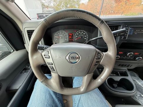 Used 2016 Nissan NV 3500 SL image 9