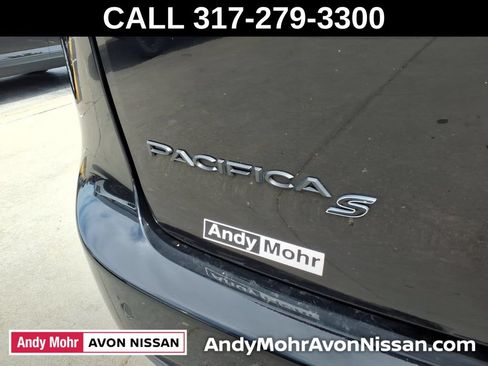 Used 2026 Chrysler Pacifica Limited w/ S Appearance Package FWD image 11