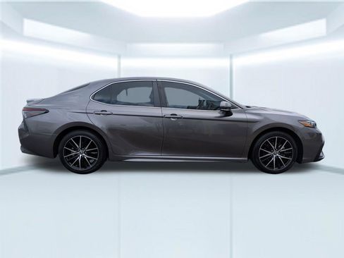 Used 2024 Toyota Camry SE image 7