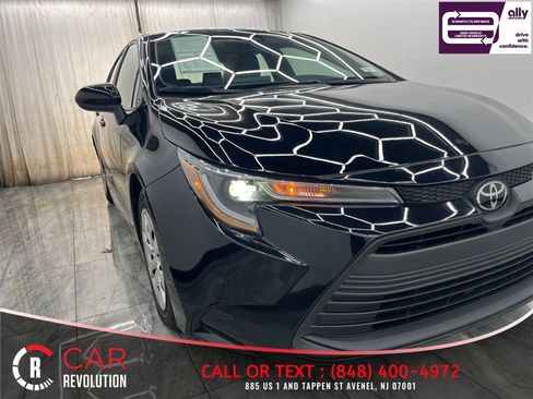 Used 2024 Toyota Corolla LE FWD image 9