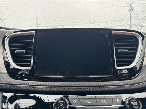 New 2026 Chrysler Pacifica Pinnacle image 29