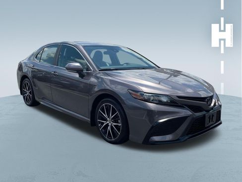 Used 2023 Toyota Camry SE w/ Cold Weather Package AWD/4WD image 1