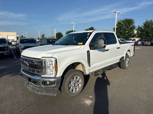 Used 2024 Ford F350 XLT AWD/4WD image 3
