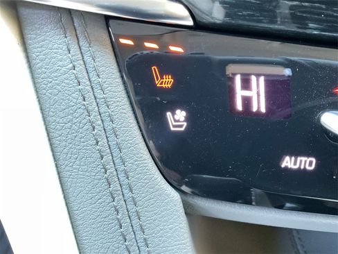 Used 2020 Cadillac XT6 Premium Luxury image 26