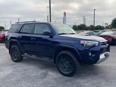 Used 2023 Toyota 4Runner TRD Off-Road Premium w/ Moonroof Package AWD/4WD image 3