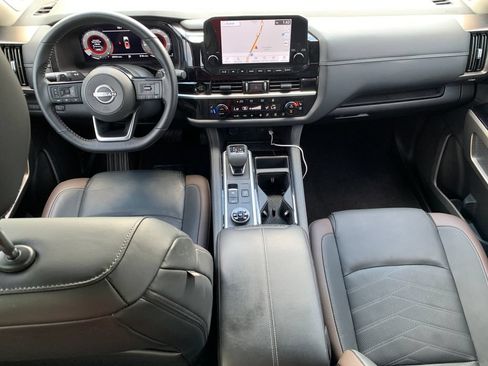 Used 2025 Nissan Pathfinder Platinum AWD/4WD image 15