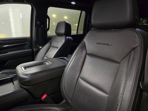 Used 2024 GMC Yukon XL Denali image 19