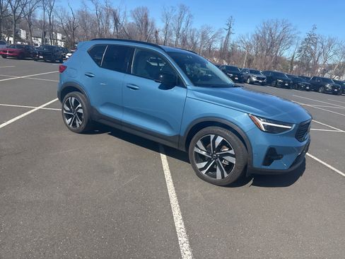 Used 2025 Volvo XC40 B5 Ultra w/ Climate Package image 8