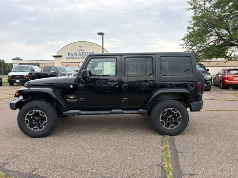 Used 2013 Jeep Wrangler Unlimited Sahara w/ Connectivity Group AWD/4WD image 8
