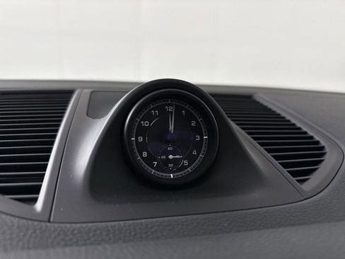 Certified 2024 Porsche Macan AWD/4WD image 29