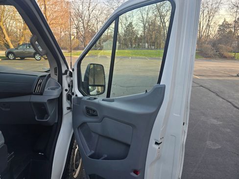 Used 2018 Ford Transit 250 130 Medium Roof image 31
