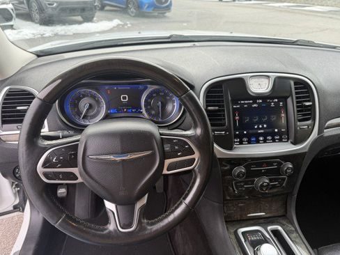 Used 2019 Chrysler 300 Limited image 10