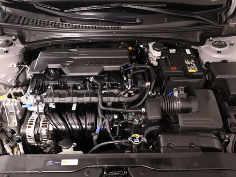 Certified 2025 Hyundai Elantra Sport image 18