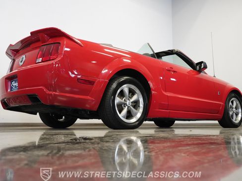 Used 2005 Ford Mustang GT image 16