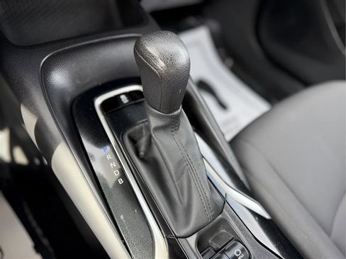 Used 2022 Toyota Corolla LE FWD image 30