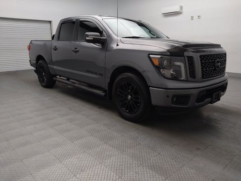 Used 2019 Nissan Titan SV w/ SV Convenience Package RWD image 13