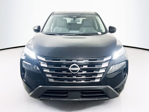 Used 2025 Nissan Rogue SV image 2