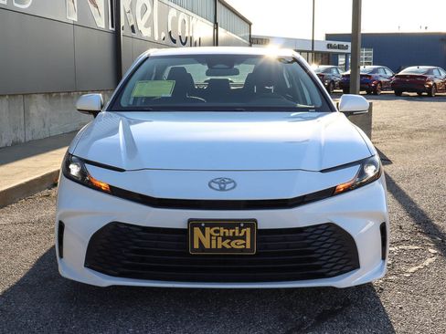 Used 2025 Toyota Camry LE image 2