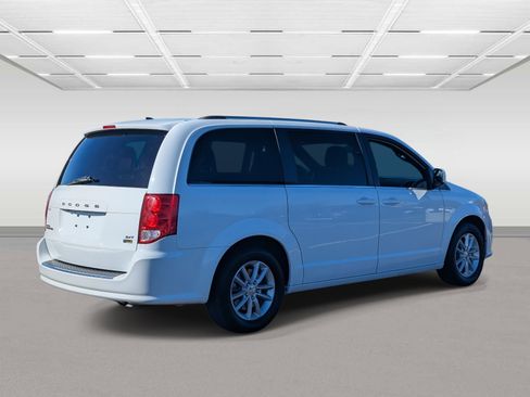 Used 2019 Dodge Grand Caravan SXT image 5