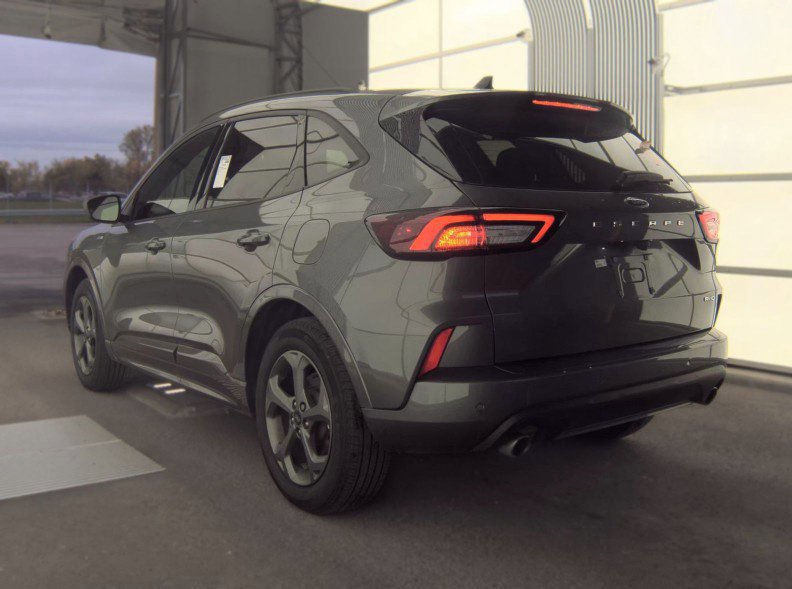 Used 2024 Ford Escape ST-Line w/ Tech Pack #1 AWD/4WD image 5