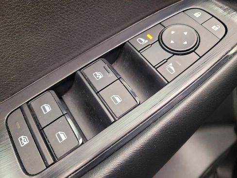 Used 2024 Nissan Rogue S image 27