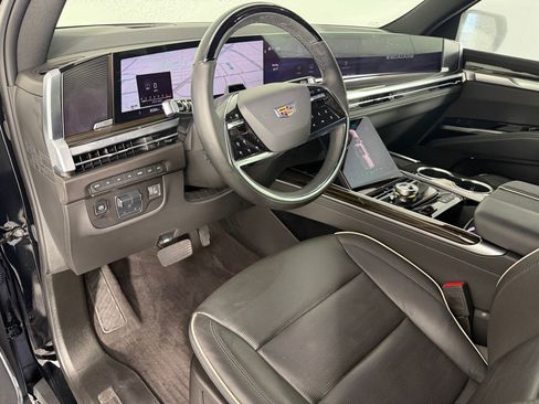 Used 2025 Cadillac Escalade Premium Luxury w/ Touring Package AWD/4WD image 4