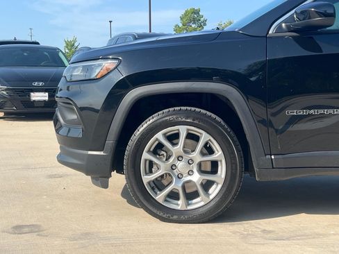 Used 2023 Jeep Compass Latitude AWD/4WD image 8
