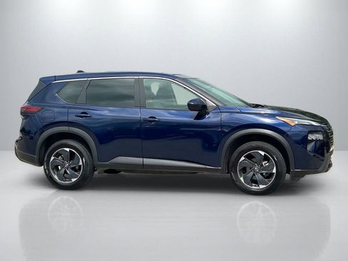 Used 2025 Nissan Rogue SV image 4