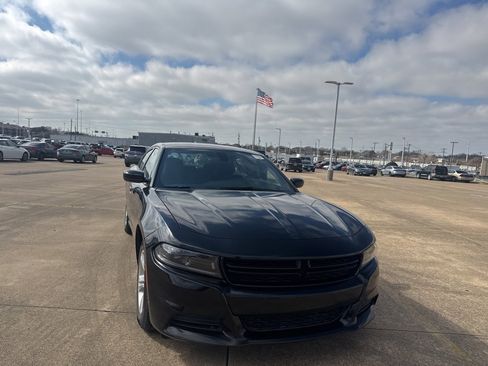 Used 2023 Dodge Charger SXT image 2