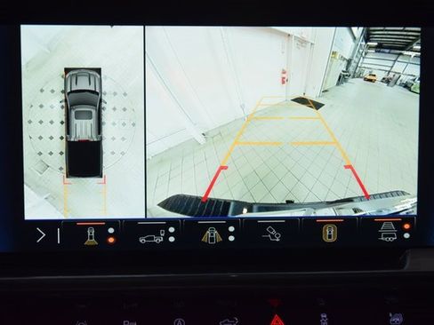 Used 2024 Chevrolet Silverado 1500 High Country w/ Technology Package image 57