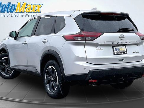 Used 2024 Nissan Rogue SV AWD/4WD image 5