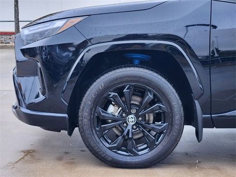 Used 2024 Toyota RAV4 SE image 5