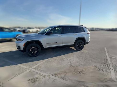 New 2025 Jeep Grand Cherokee L Limited image 5