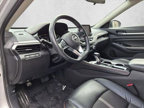 Used 2024 Nissan Altima 2.5 SR FWD image 9