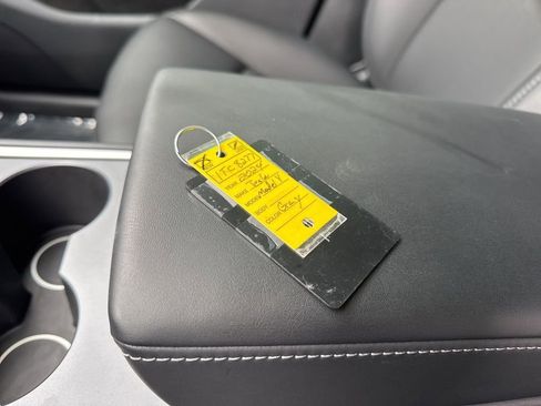 Used 2024 Tesla Model Y Long Range image 39