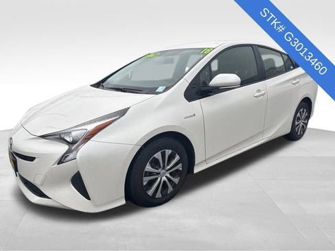 Used 2016 Toyota Prius Four image 3