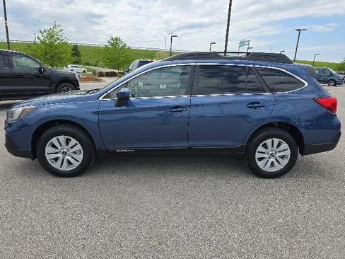 Used 2019 Subaru Outback 2.5i Premium AWD/4WD image 2
