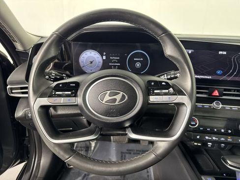 Used 2025 Hyundai Elantra SEL FWD image 11