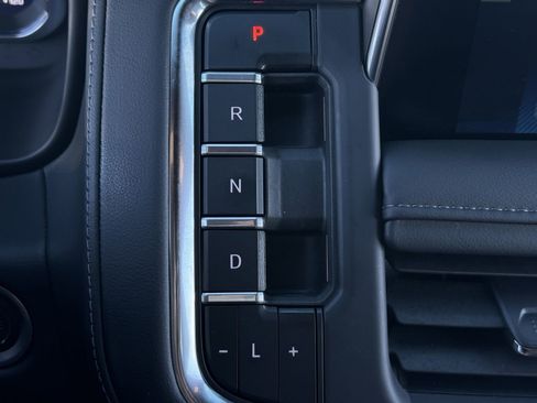 Used 2024 Chevrolet Tahoe Z71 w/ Luxury Package image 20